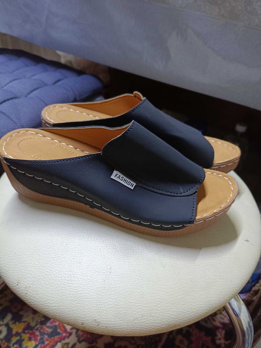 Продам женские шлепанцы