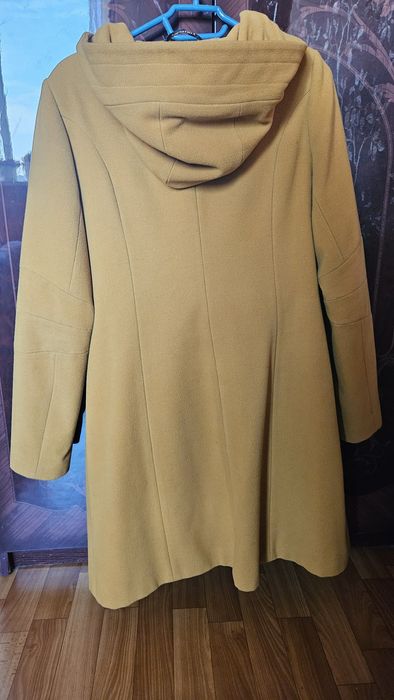 Продам демисезонное пальто!