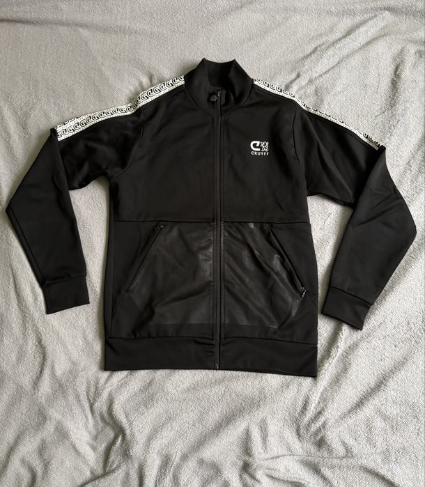 Екип на Cruyff- горница и долница