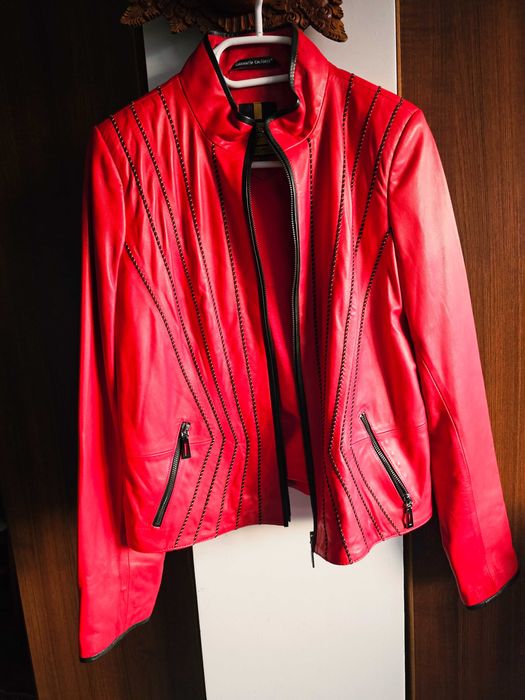 Червено кожено яке