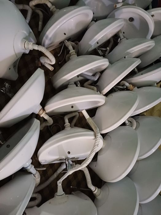 Продаётся Ванна Унитаз Раквня