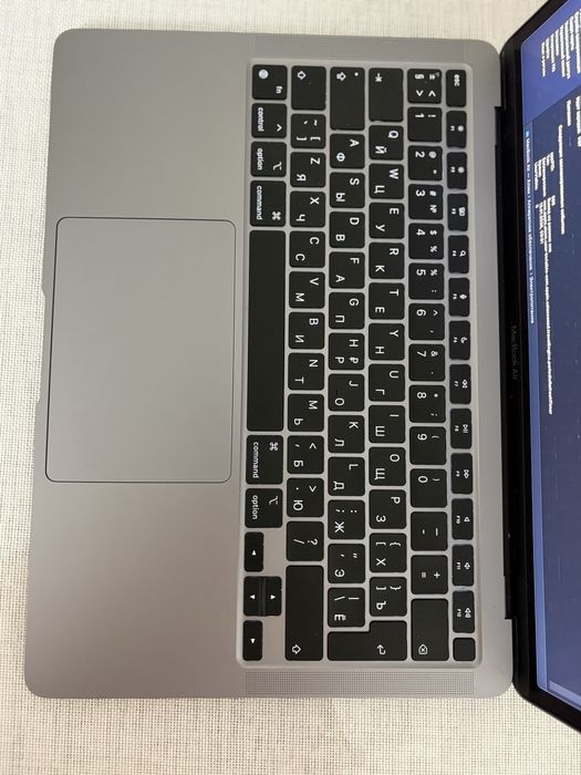 Продам Apple MacBook Air (M1, 2020)