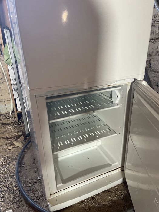 Холодильник Indesit