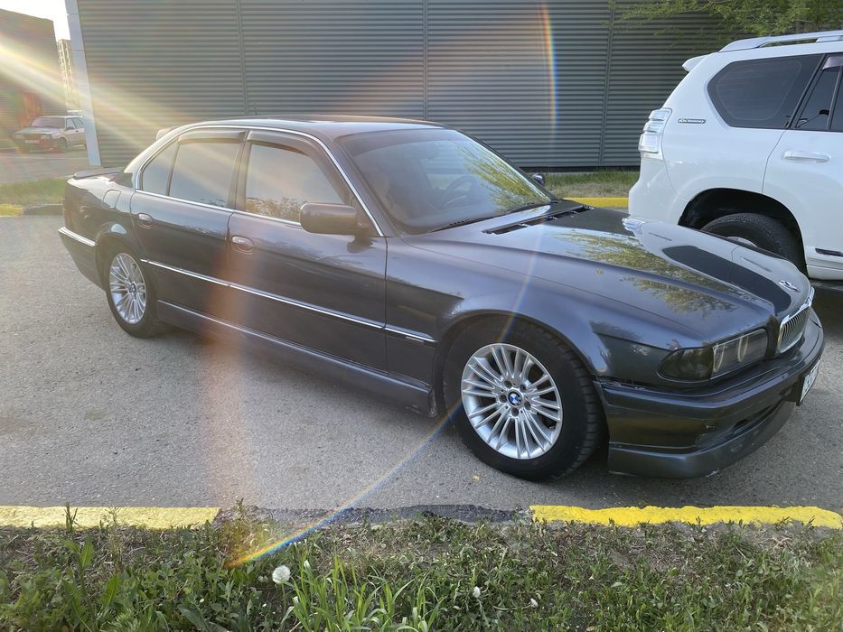 Продам bmw e38 мотор м60б30