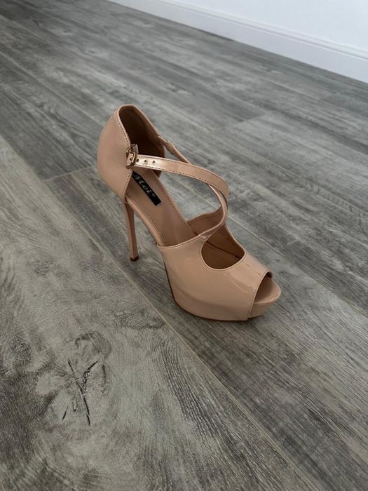 Sandale crem, cu platforma