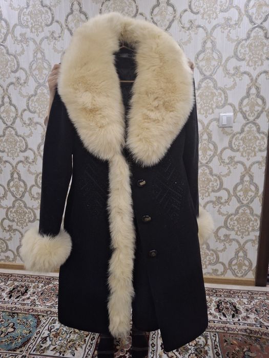 Palto sotiladi, sifatli va juda chiroyli .