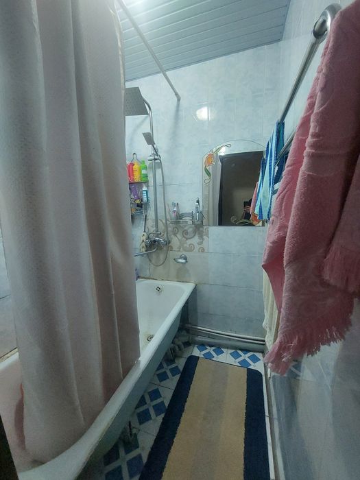 Kora kamish 2/4 da 2/1/4 balkon remont yaxshi  srochna sotiladi