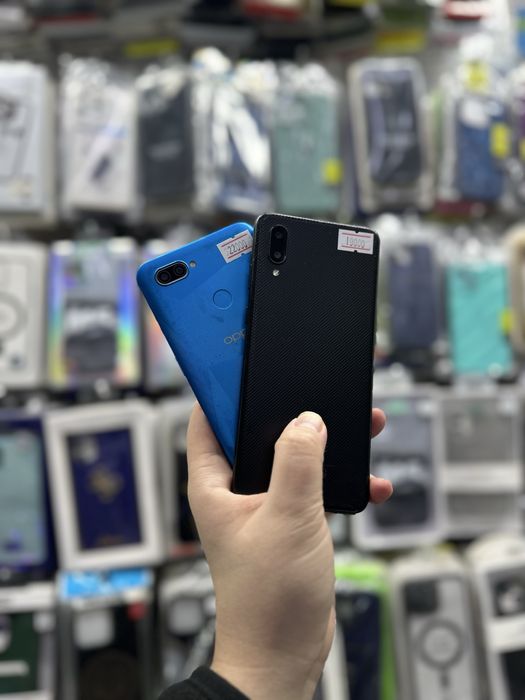 Телефон разные.