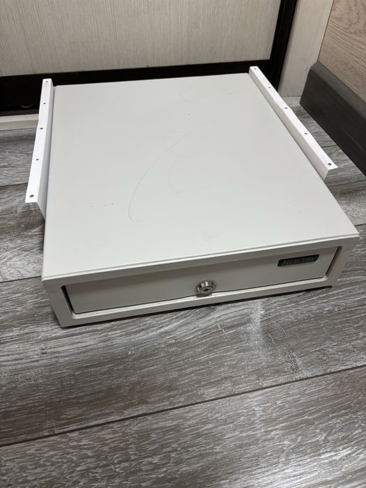 Продам кассовый ящик для денег