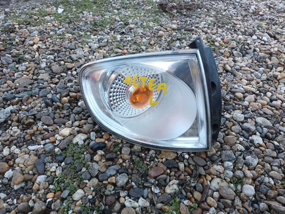 ляв бял стоп за сеат алтеа SEAT ALTEA