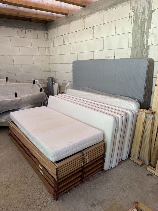 Mobilă import Austria           Paturi 90x200 saltele, masuta lemn masiv, chiuveta