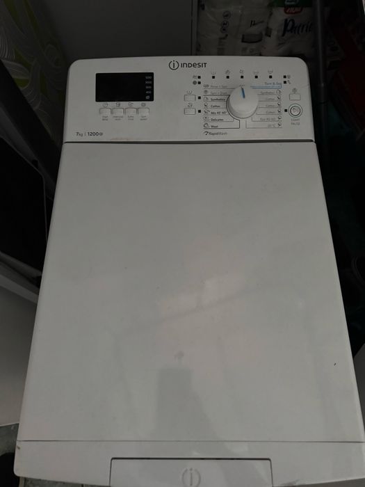 Masina de spalat rufe cu incarcare verticala Indesit