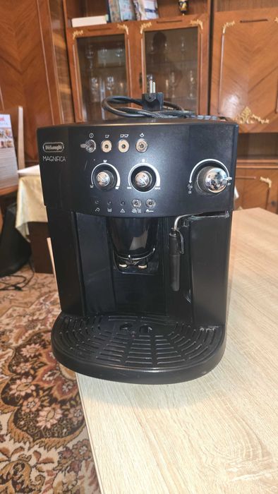Espressor automat De'Longhi Caffe Magnifica ESAM4000-B, 1450W, 15 bar, 1.8 l, Negru