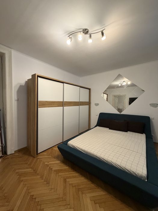 2 camere- Piata Rosetti/ Universitate de inchiriat