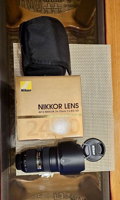 Obiectiv Nikon 27-70mm F2.8G