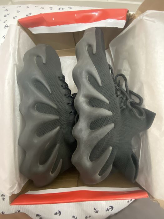 Продам adidas yeezy boost 450