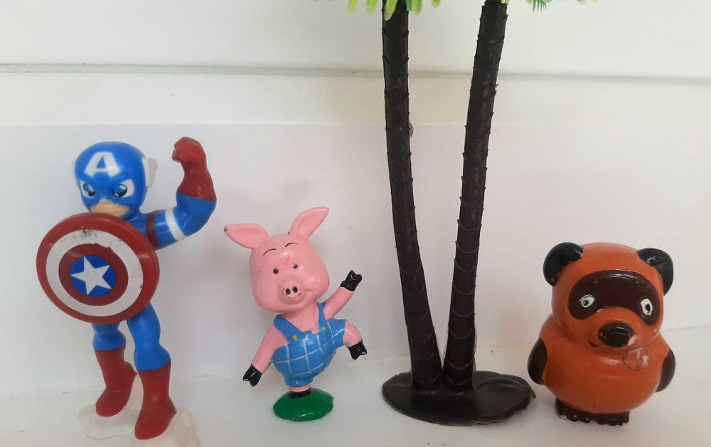 Игрушки из киндеров-Супермен, Виннипух и Пятачок!