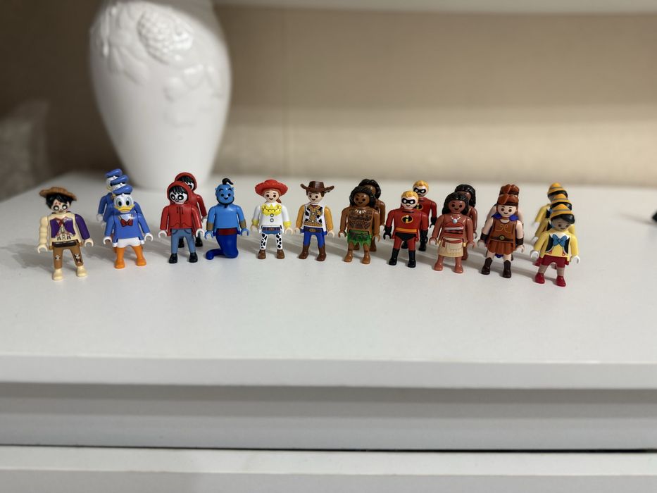 Продам фигурки киндер Disney Playmobil 2026
