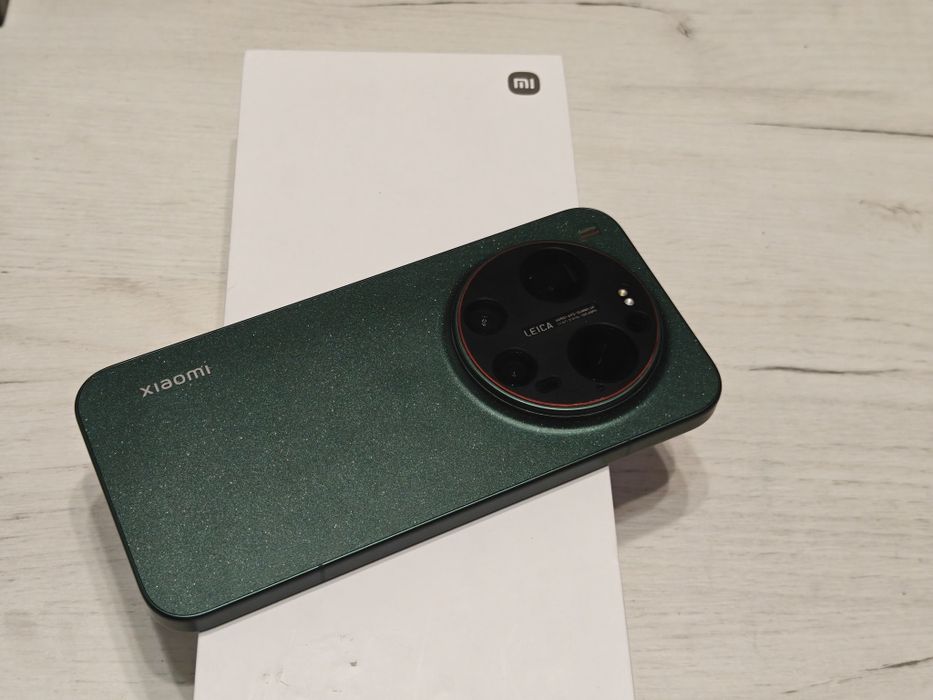 Като нов Xiaomi 17 Ultra 16 GB RAM 512 GB