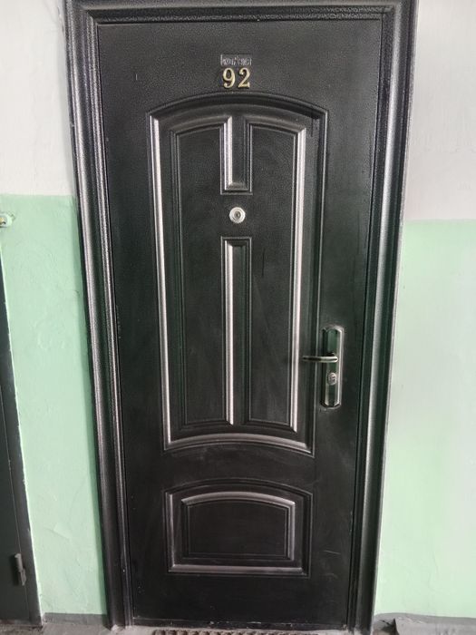 Продам входную дверь
