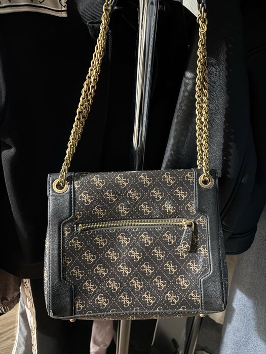 Чанта Guess.