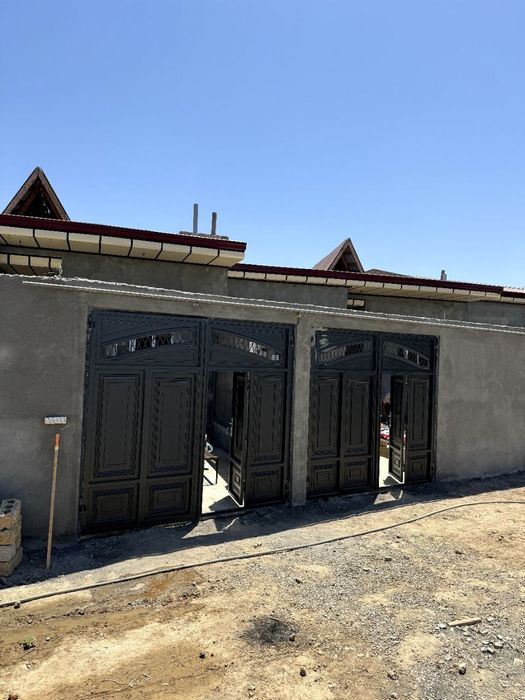 Nazarbek Uy hovli soyladi