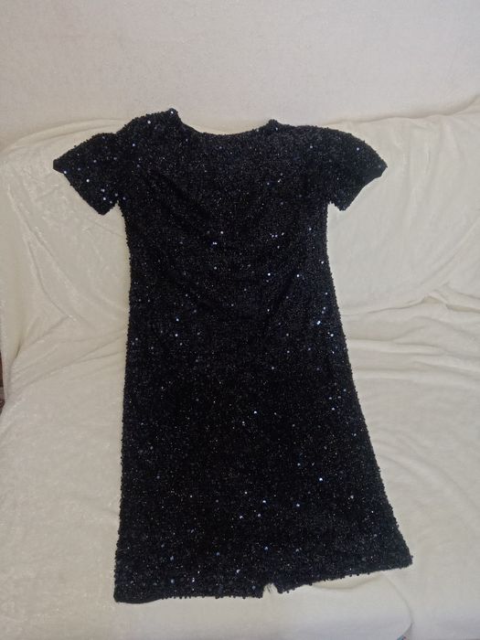 Платье б.у одевала на одно мероприятие