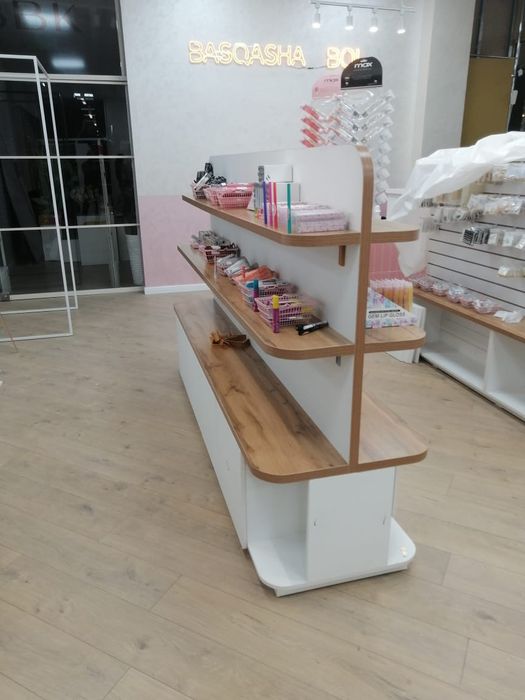 Стеллажи ветрины полки