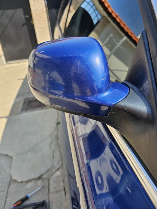 Продавам дясно огледало за пасат passat b5.5
