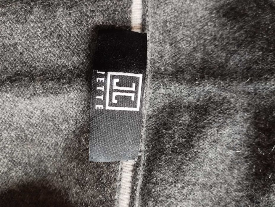 100% КАШМИР дамска елегантна жилетка, цвят т.сиво