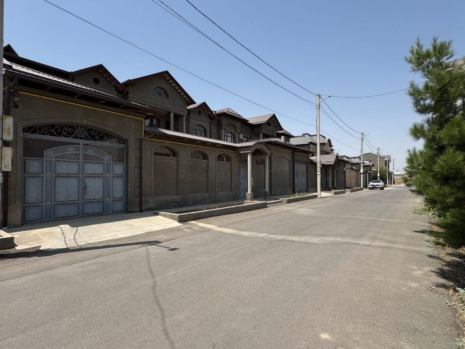 Uchtepa tumani Izza mahallasi 4 sotix 8 xona 570 kv