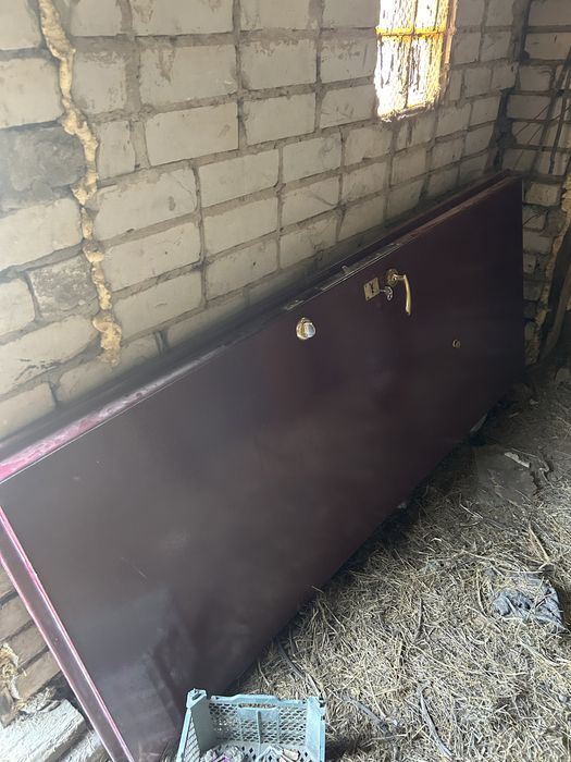 Продам металлический двери