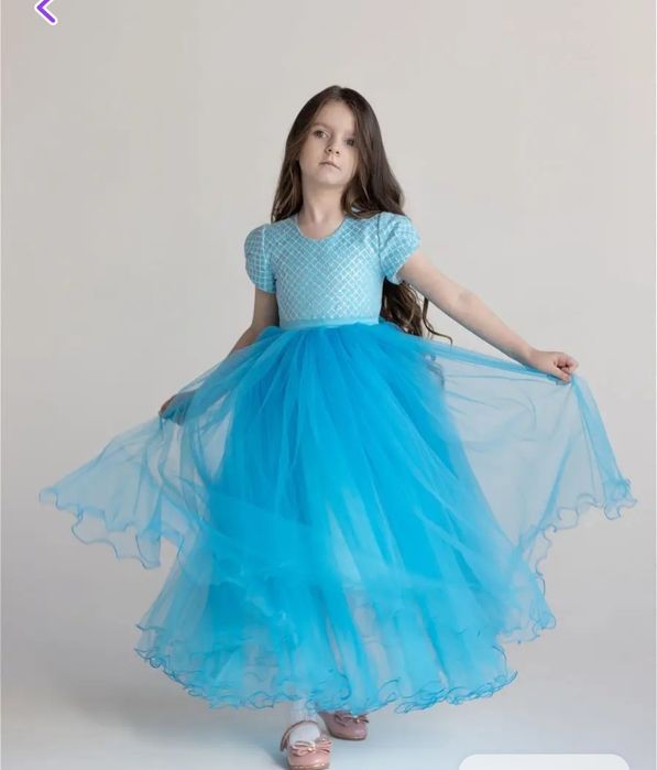 Нарядное платье на девочку