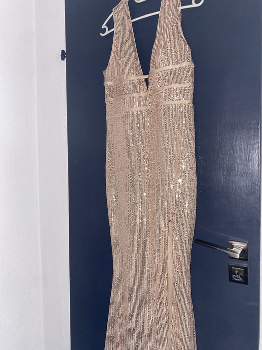 Официална рокля.