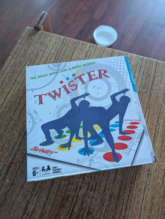 Игра Twister для нескольких человек