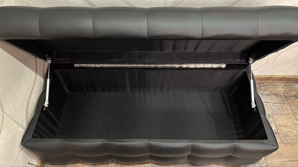 Пуфик с нишей для хранения