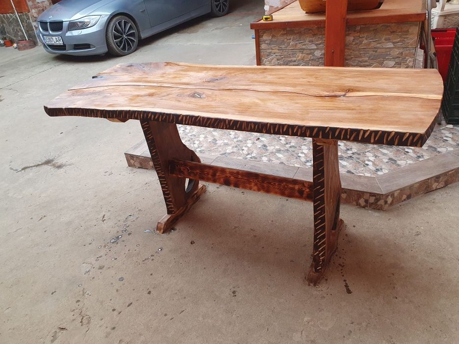 Masa din lemn de nuc . 1,80/65/0,6cm grosime blat .