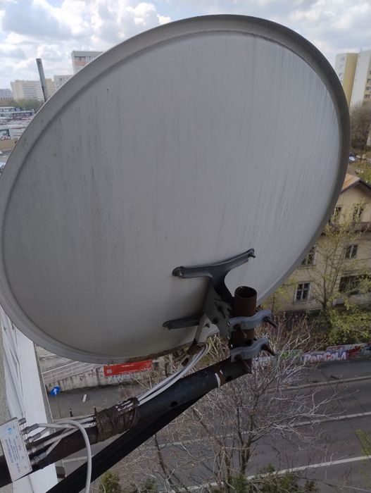 Vând un sistem întreg de recepție TV prin satelit