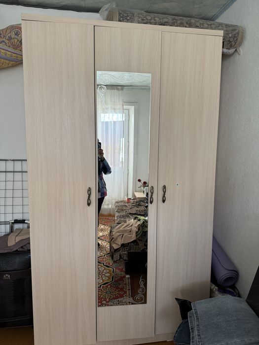 Продам недорого шкаф  б/у в отличном состоянии