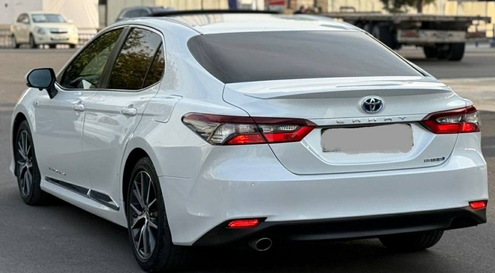 Tayota Camry Hybrid full pozitsiya 2023-yil 2.5mator SROCHNA SOTILADI!