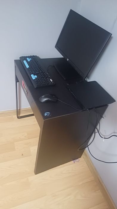 Vând PS 4 Complet mai multe detalii  la tel