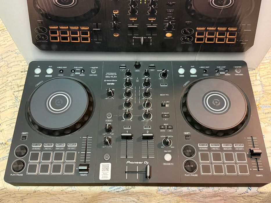 Контроллер Pioneer DJ DDJ-FLX4