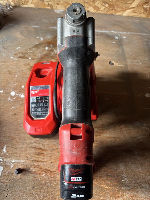 Pistol nituri Milwaukee M12