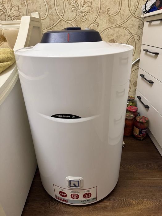 Продам водонагреватель Ariston 80 литров