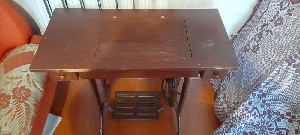 Швейная машина, ножная