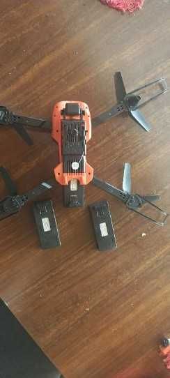 Dronă-jucărie cu cameră, telecomandă și 3 baterii