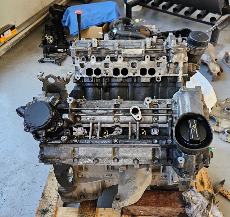 Двигател( гол) за Мерцедес 320 cdi