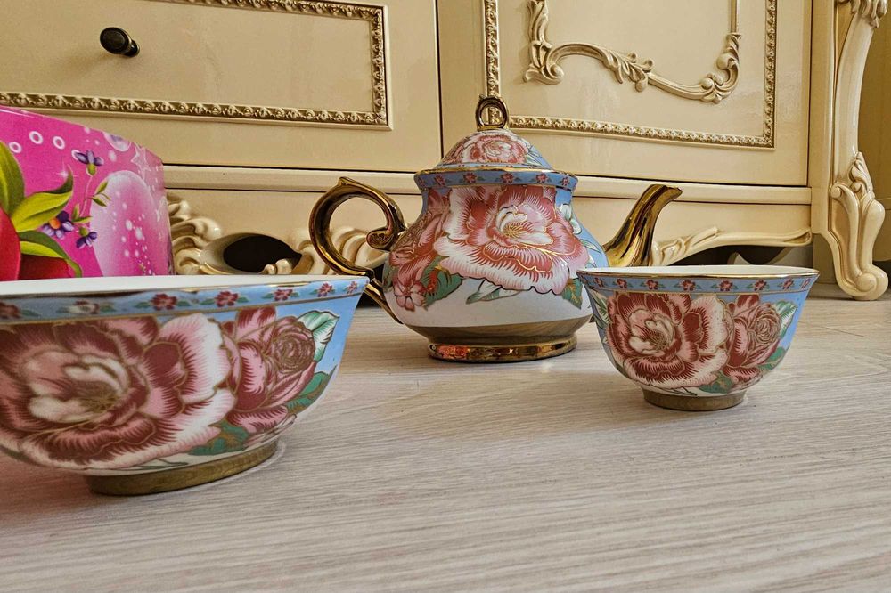 Чайный сервиз на 6 персон