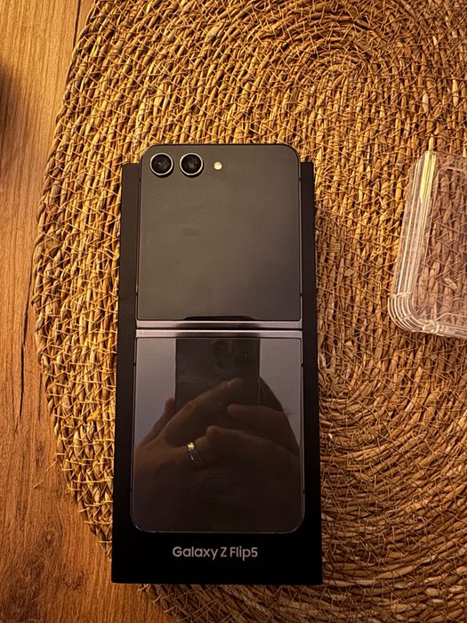 Vând Flip 5 memorie 512 GB impecabil