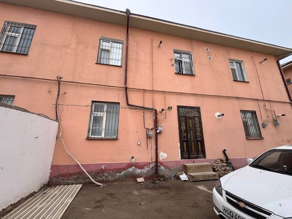 2 etajli qatej joy 1 chi etajda 140 kv uy sotiladi g'aybuda